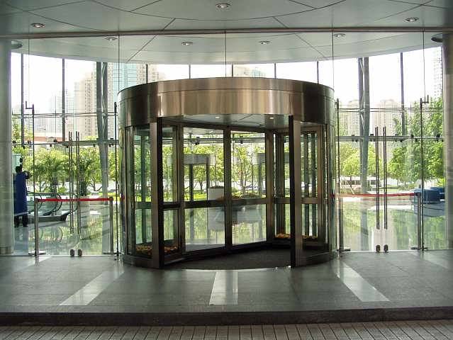 旋转门 现代建筑的优雅入口，旋转门产品图片与相册赏析