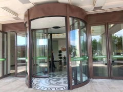 郑州旋转门全解析 选择、安装与维护，同创自动门一站式服务