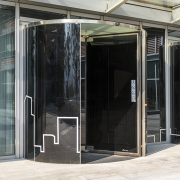 酒店旋转门与工业门 设计美学与功能实用性的双重奏